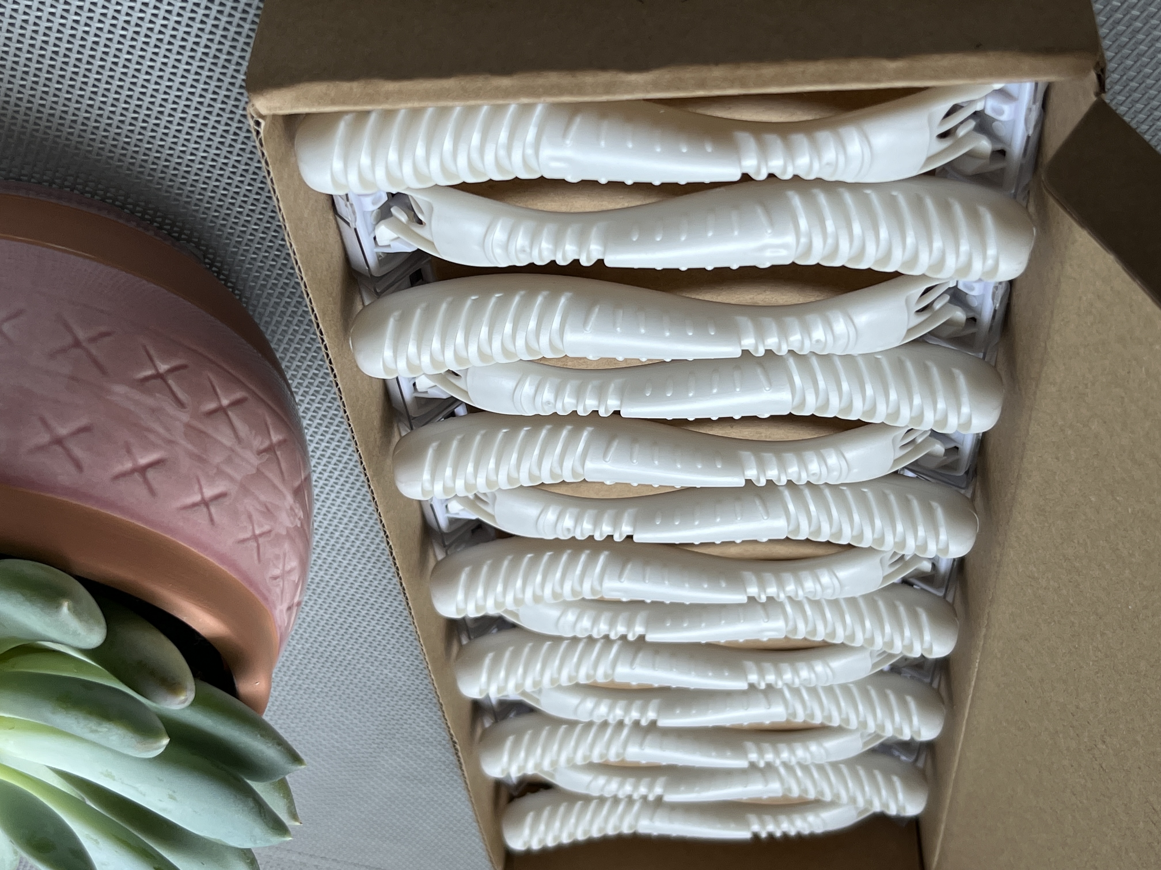 Disposable Razors for Women - 6 Blades - Pack of 13 - Free U.S. Ship