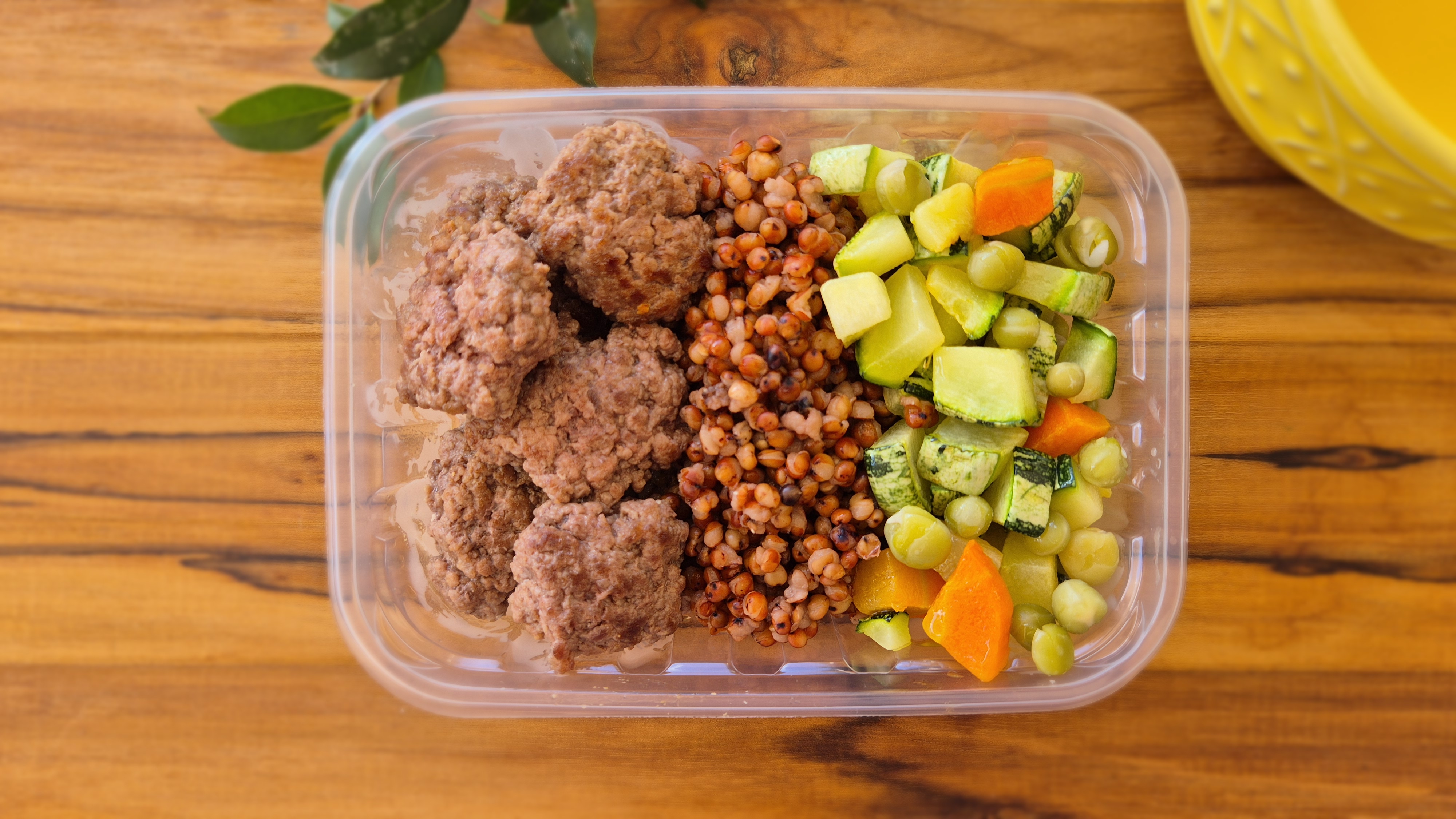 Mini hambúrgueres, “risoto” funcional de sorgo tostado e legumes salteados. (Ref. 2514)