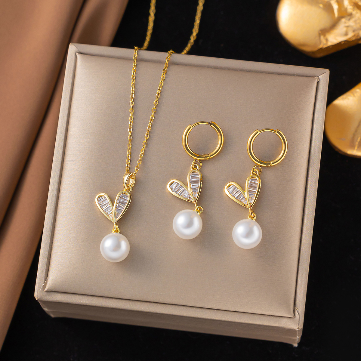 Juego de joyas con perlas