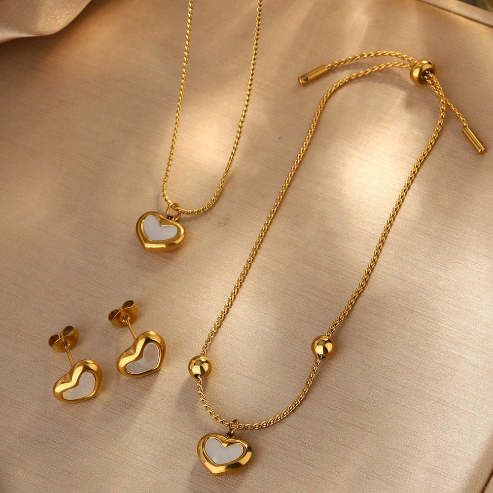 Conjunto de joyería de corazones dorados