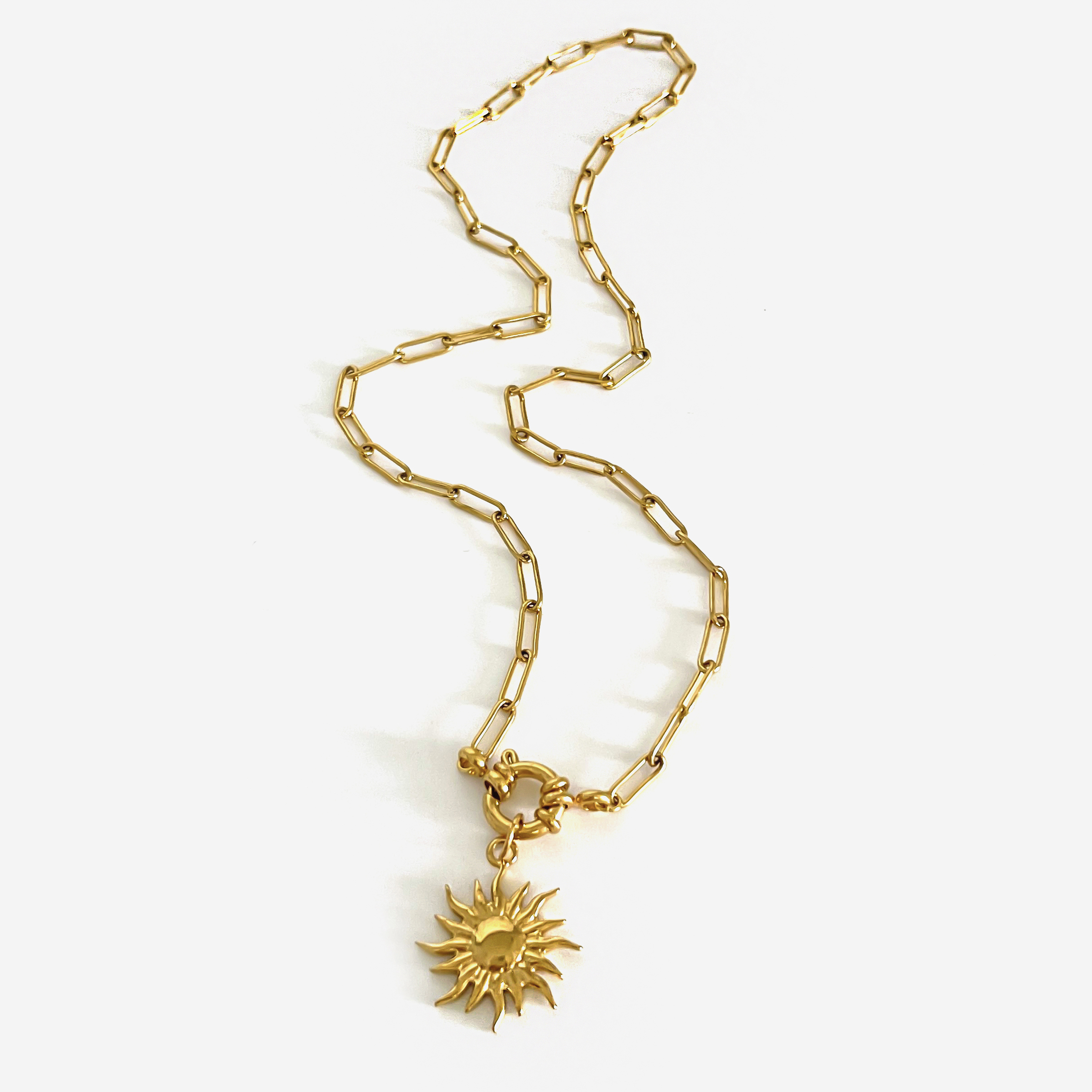 Collar de cadena con colgante de sol