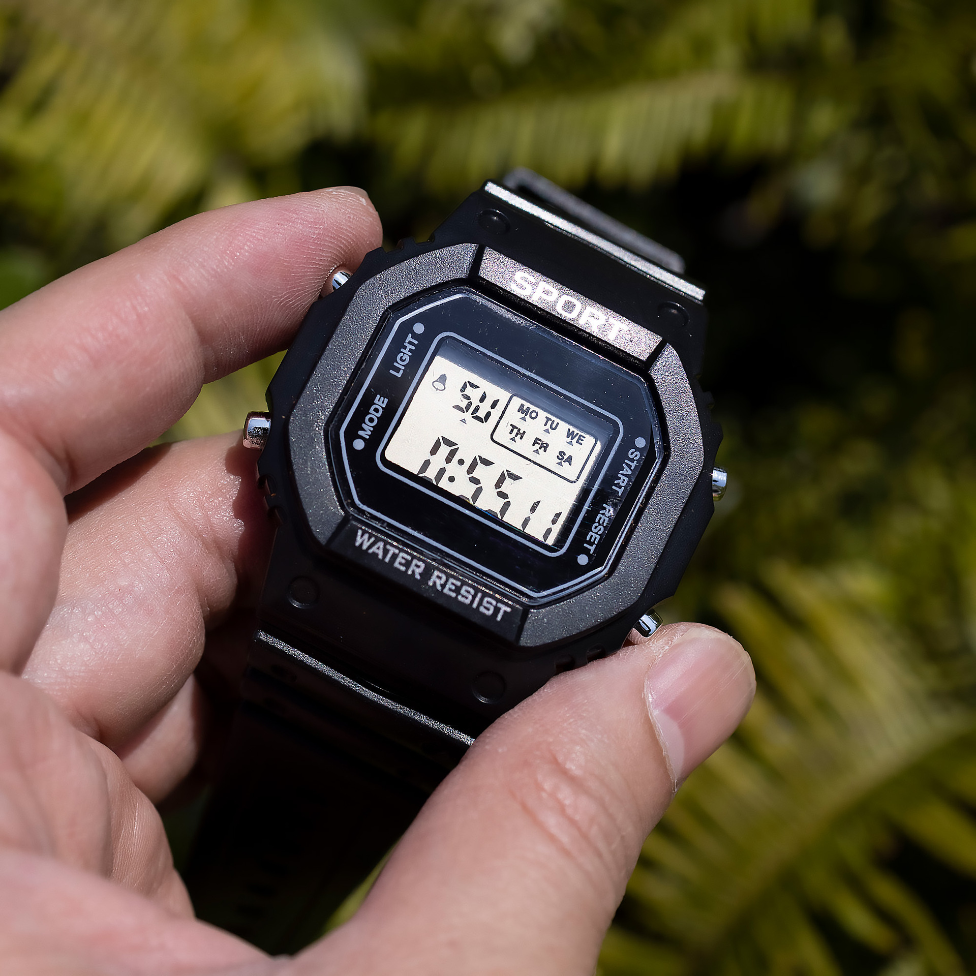 Reloj digital resistente al agua