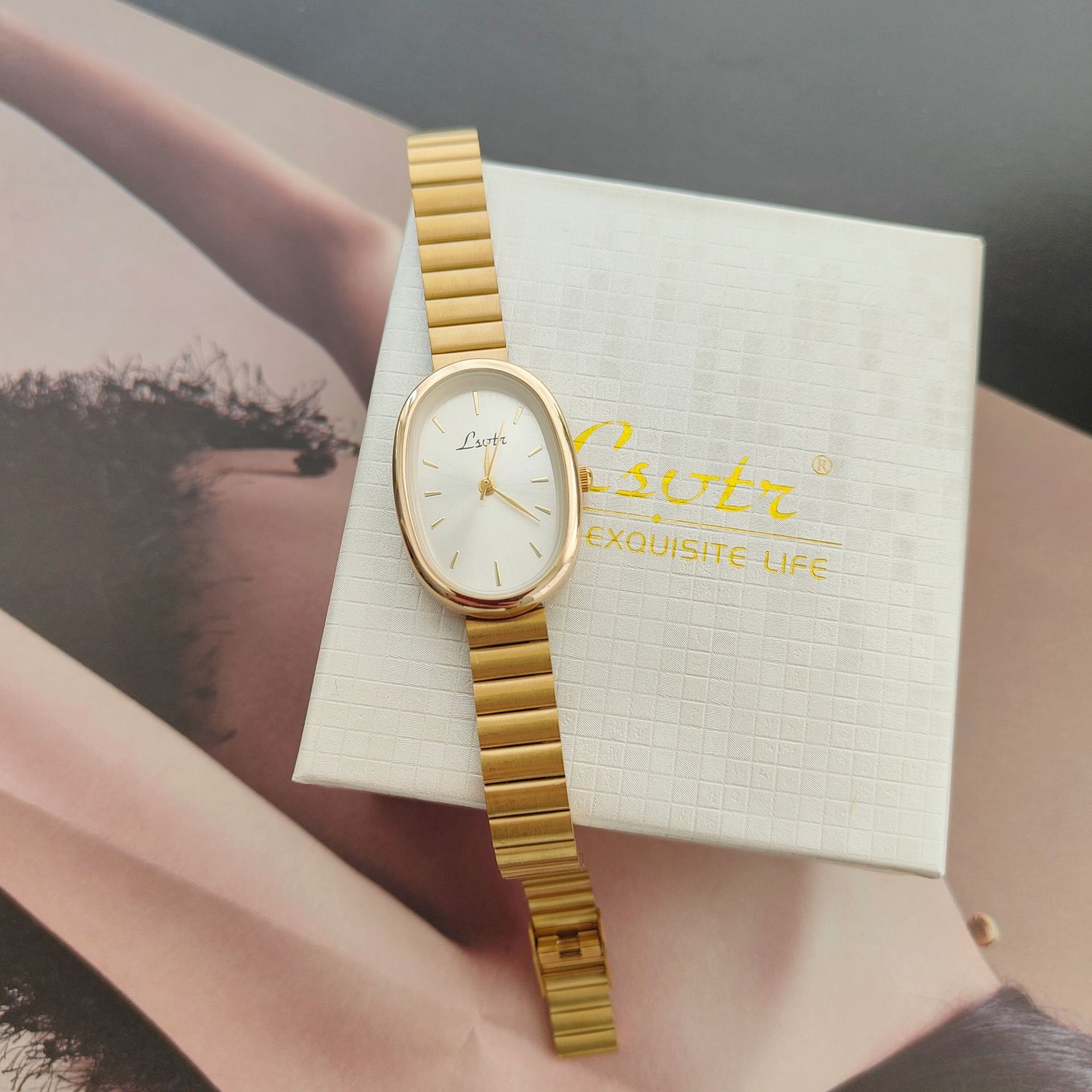 Reloj dorado Laceker 