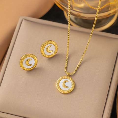 Conjunto de joyería luna dorada