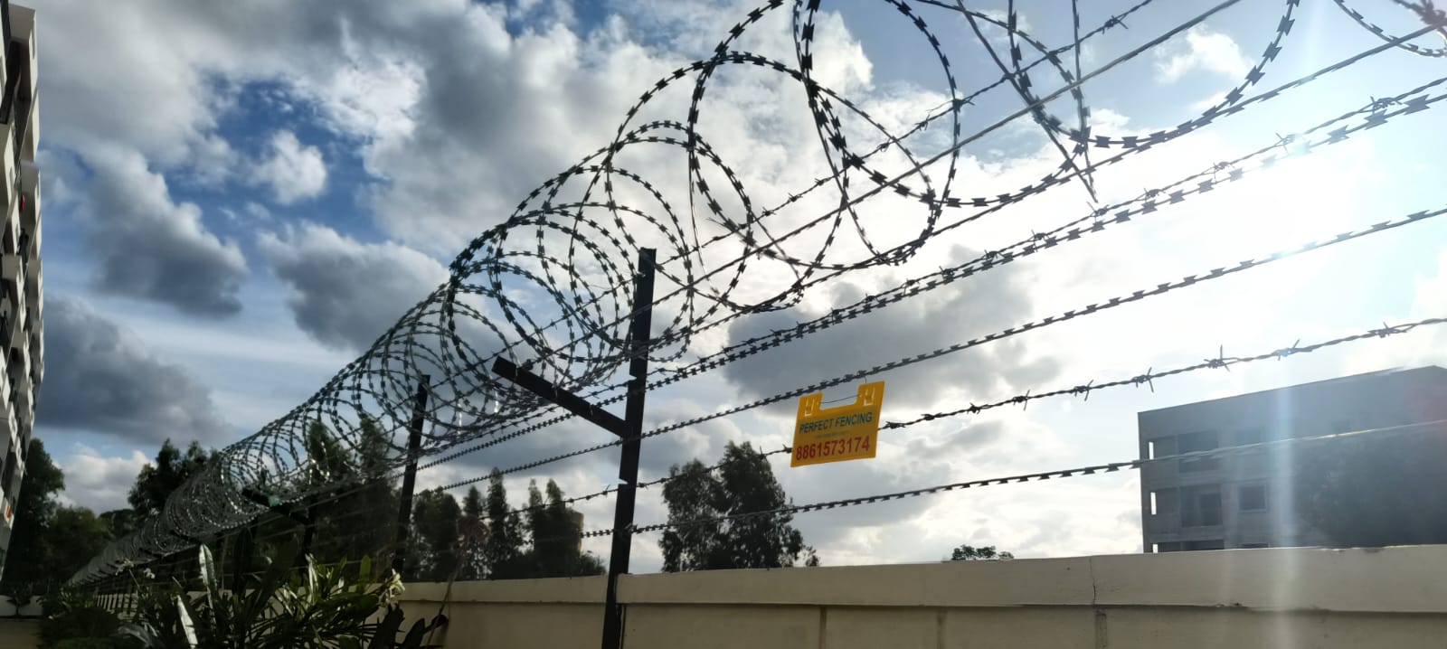 Razor blade with razor concertina coil fencing