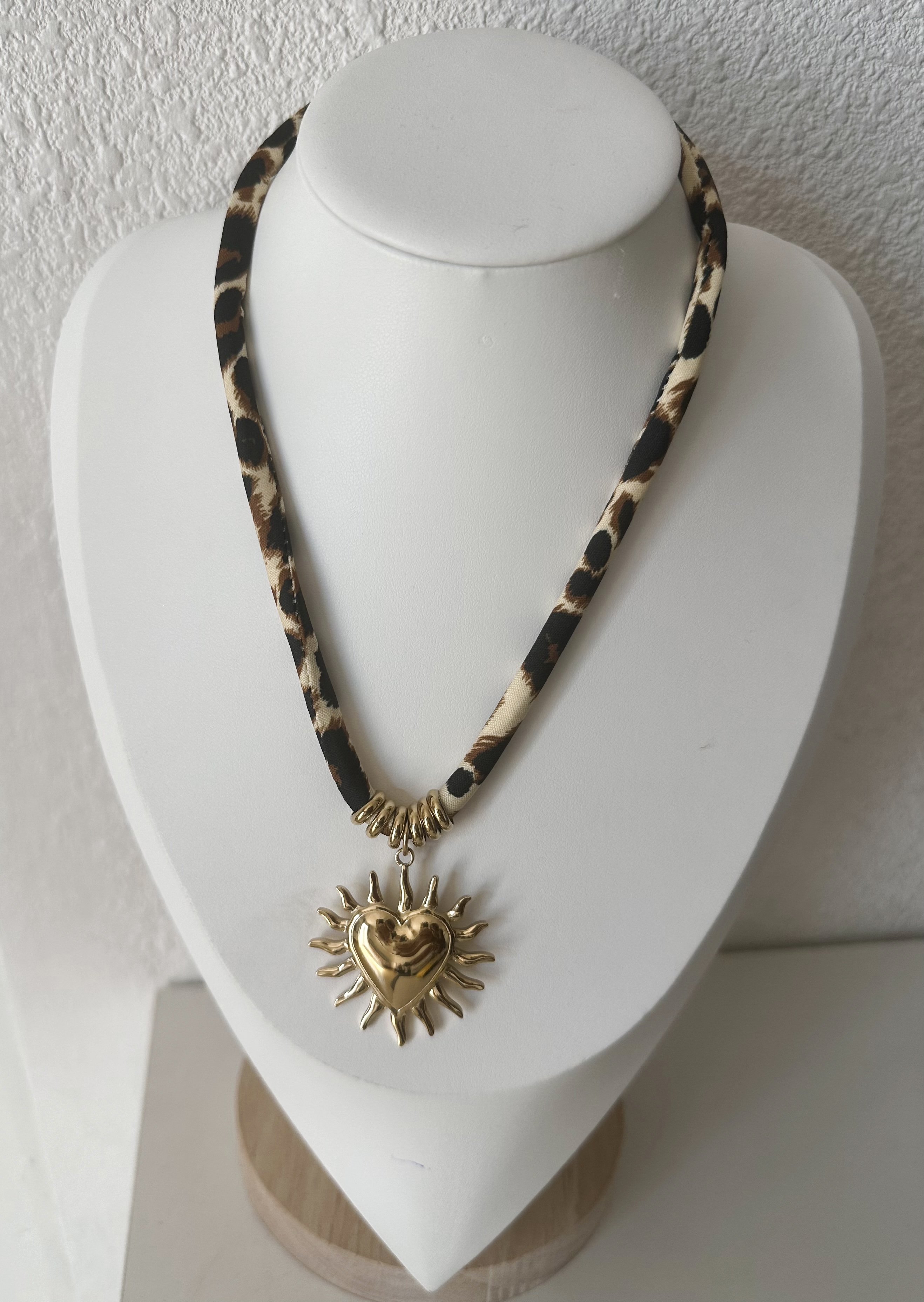COLLIER COEUR LEOPARD