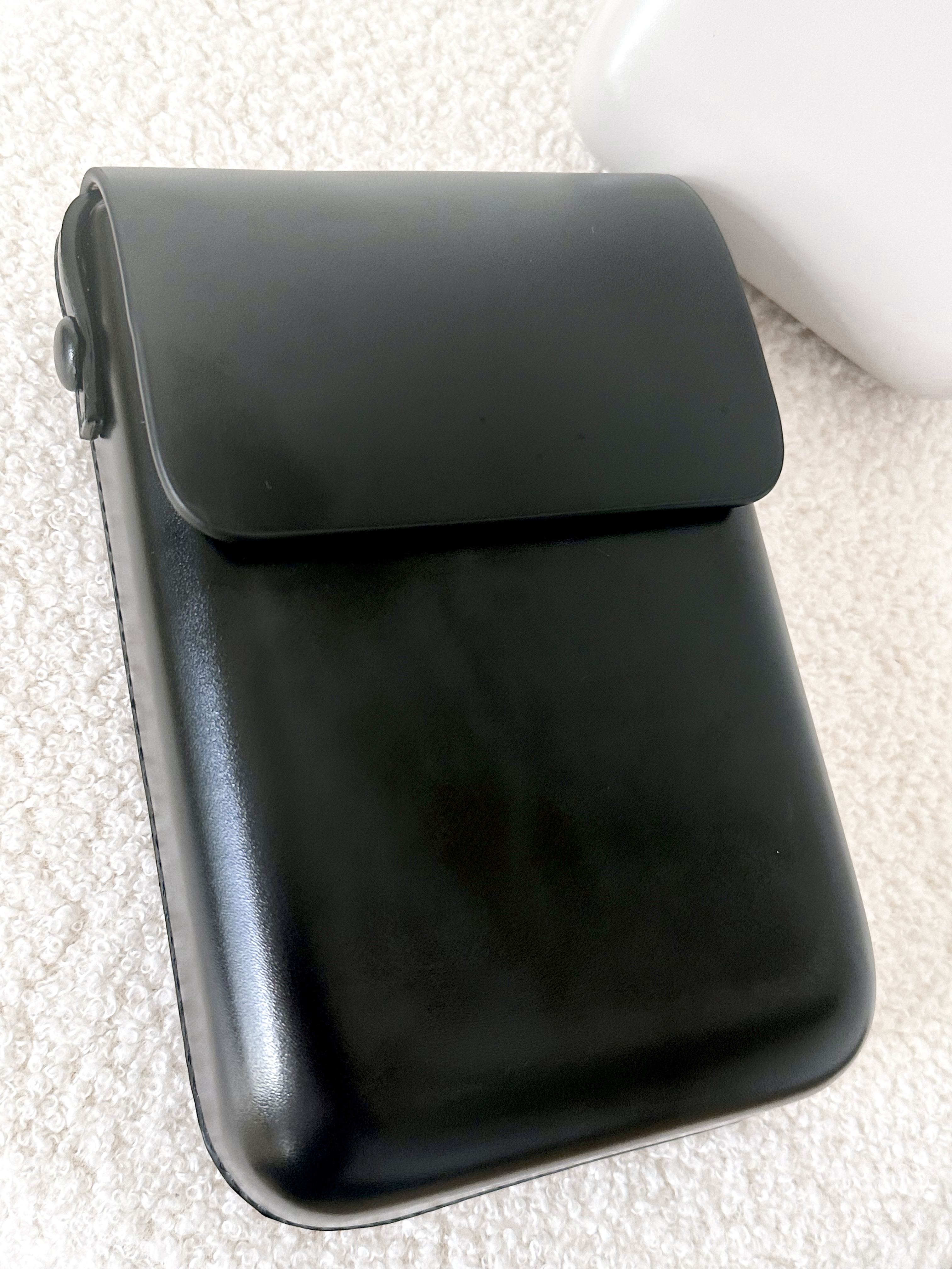 POCHETTE MINIMALISTE NOIR