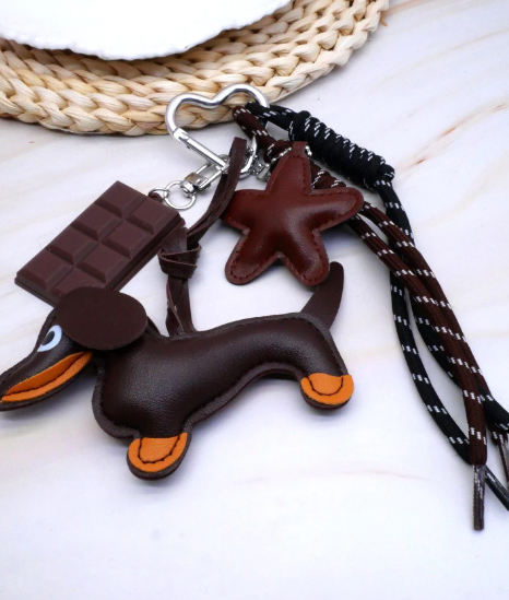 PORTE CLEFS/GRIGRI CHIEN MARRON FONCÉ