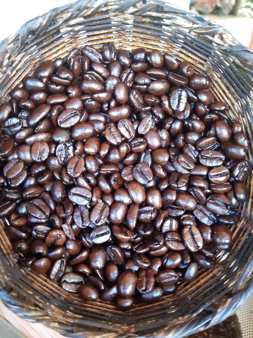 House blend coffee ( 70% Medium, 30% Dark roast) / Mezcla de la casa ( 70 % Medio, 30% tostado oscuro) 250 gr