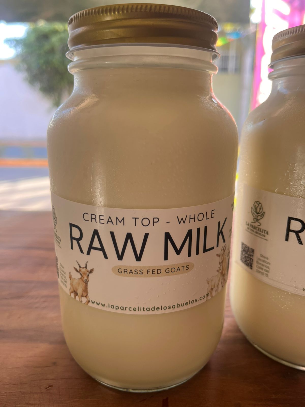 Raw Goat Milk 940 ml  / Leche cruda de cabra 940 ml