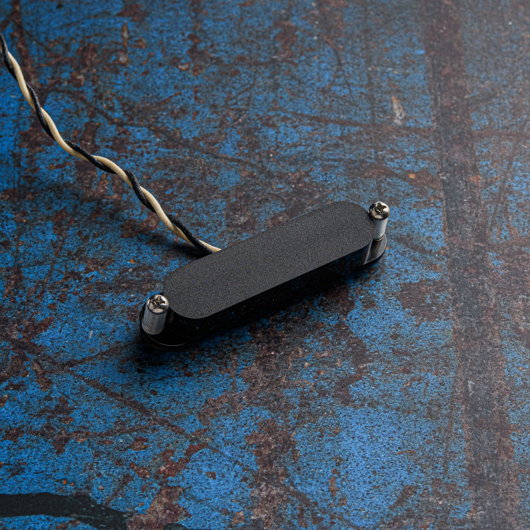 Mojo 4 Pole Musicmaster Bass Black Cover