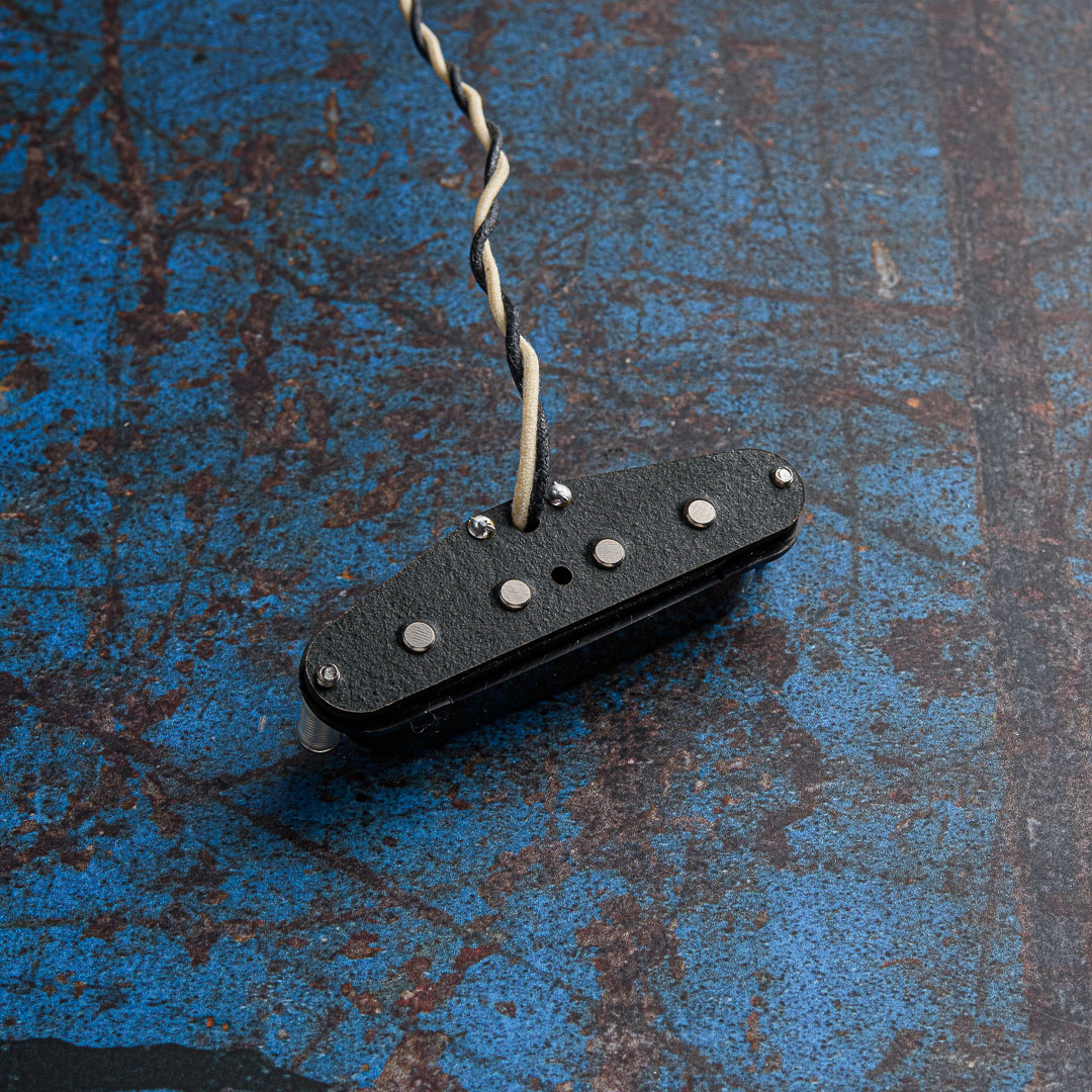 Mojo 4 Pole Musicmaster Bass Black Cover