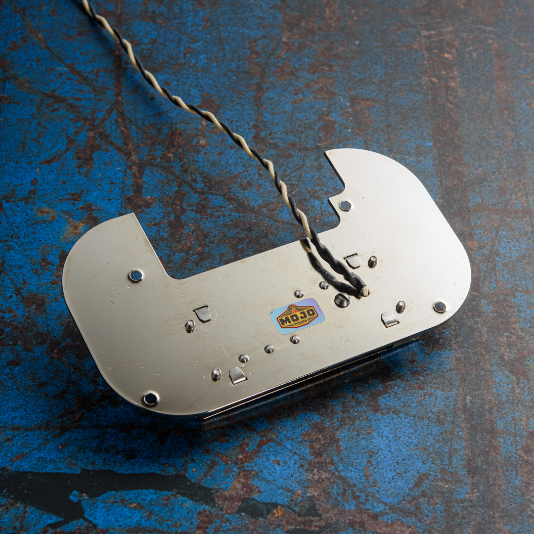 Mojo Lapsteel pickup with Tremolo Cut