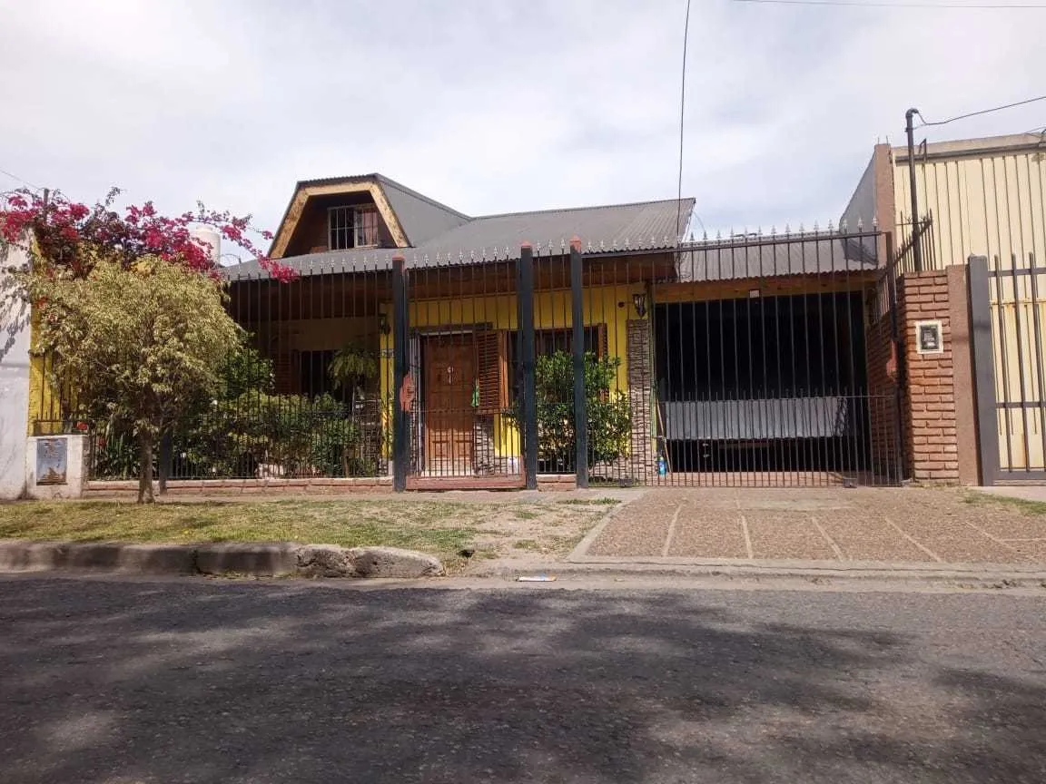 Casa en Leon Aquino 2300, Ituzaigó Sur