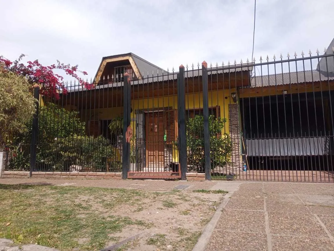 Casa en Leon Aquino 2300, Ituzaigó Sur