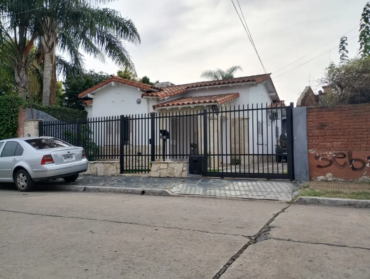 Casa chalet en  Luis Vernet 100, Merlo