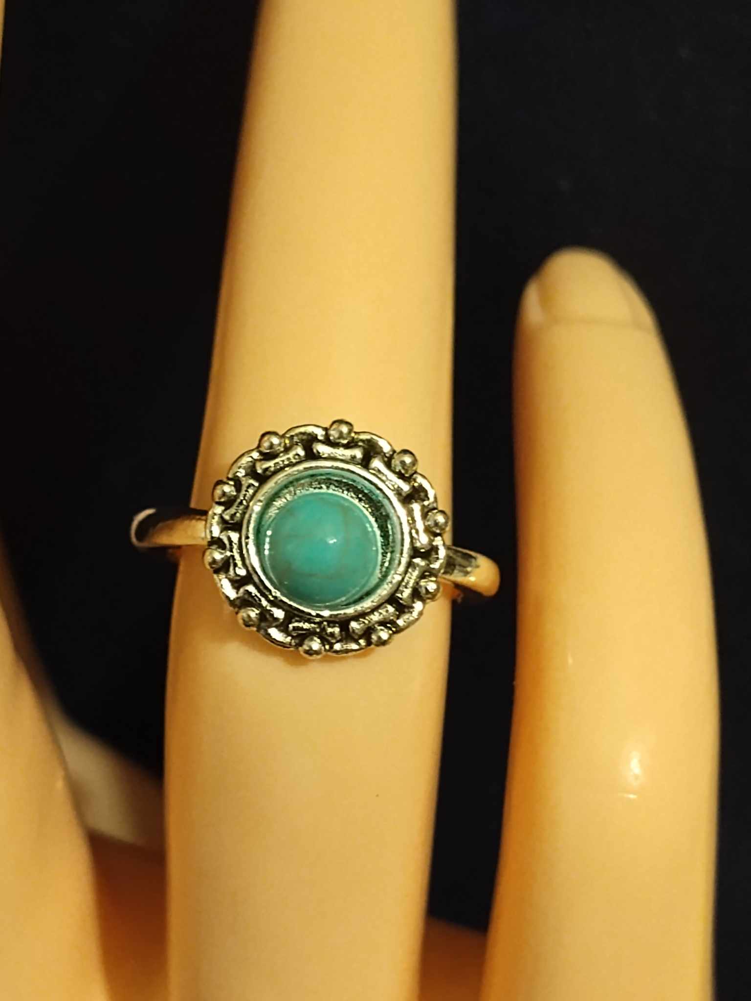 Beautiful Turquoise Stone Ring 