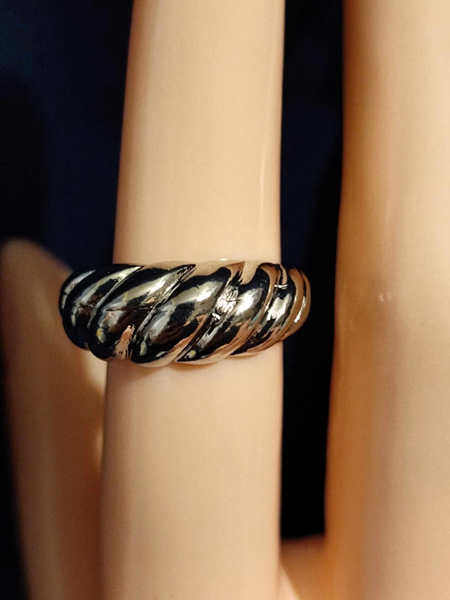 Twisted Ring