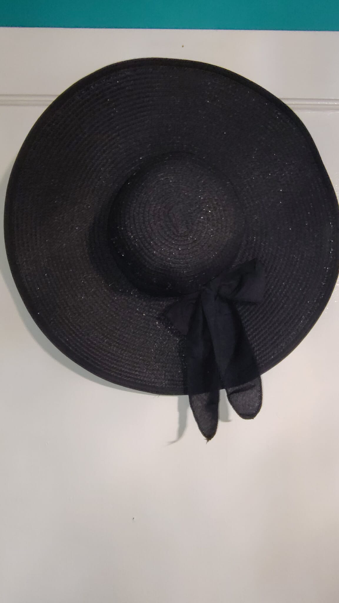 Elegant Black Wide-Brim Hat **