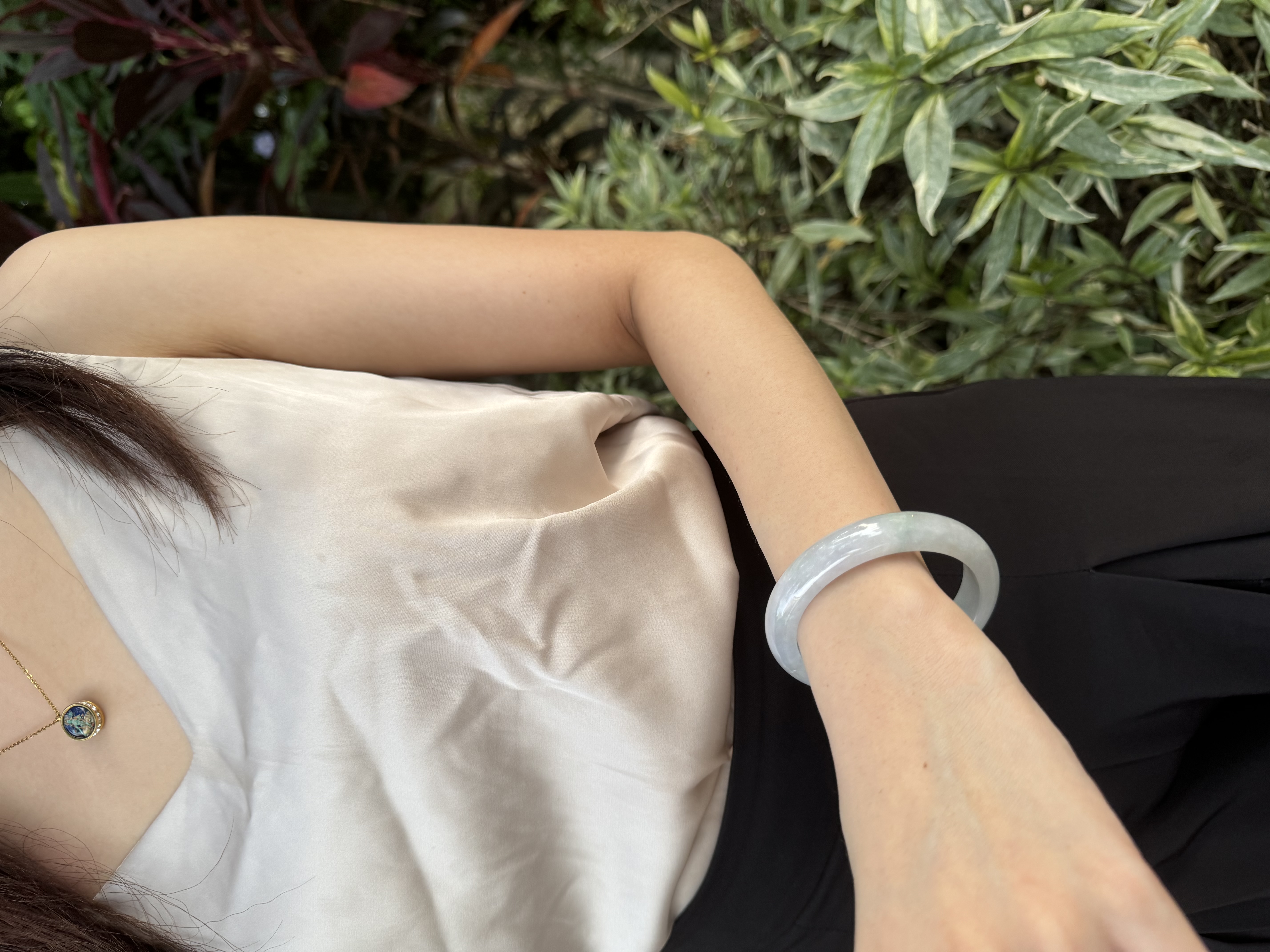 Icy White with Floating Green Jadeite bangle 56mm
