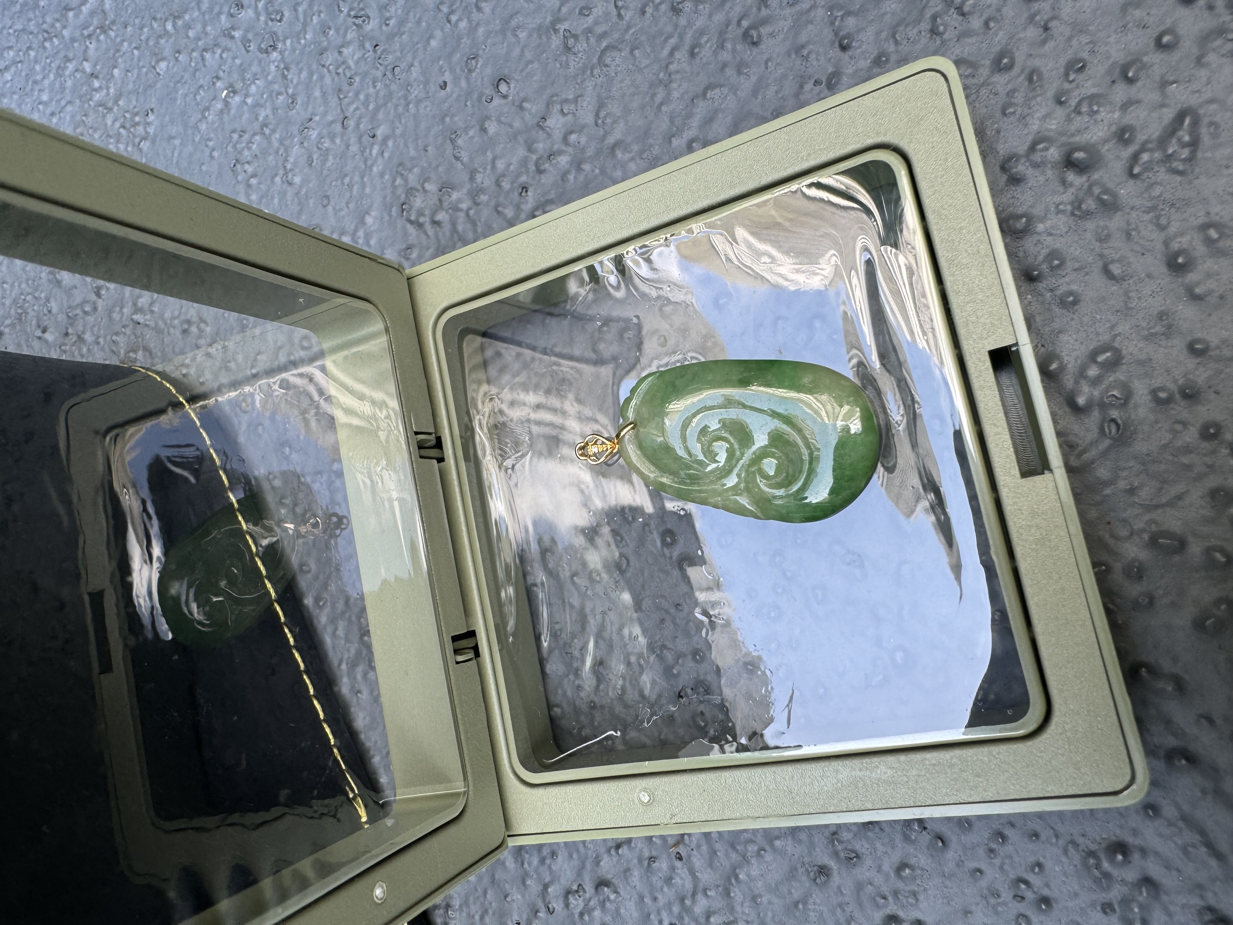 Green “如意” Jadeite Pendant 18K