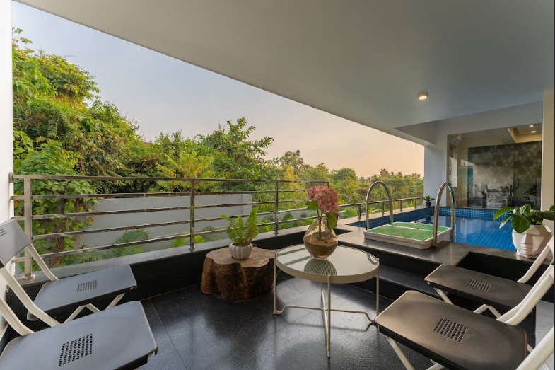 Luxury 4BHK Apartment with Private Pool