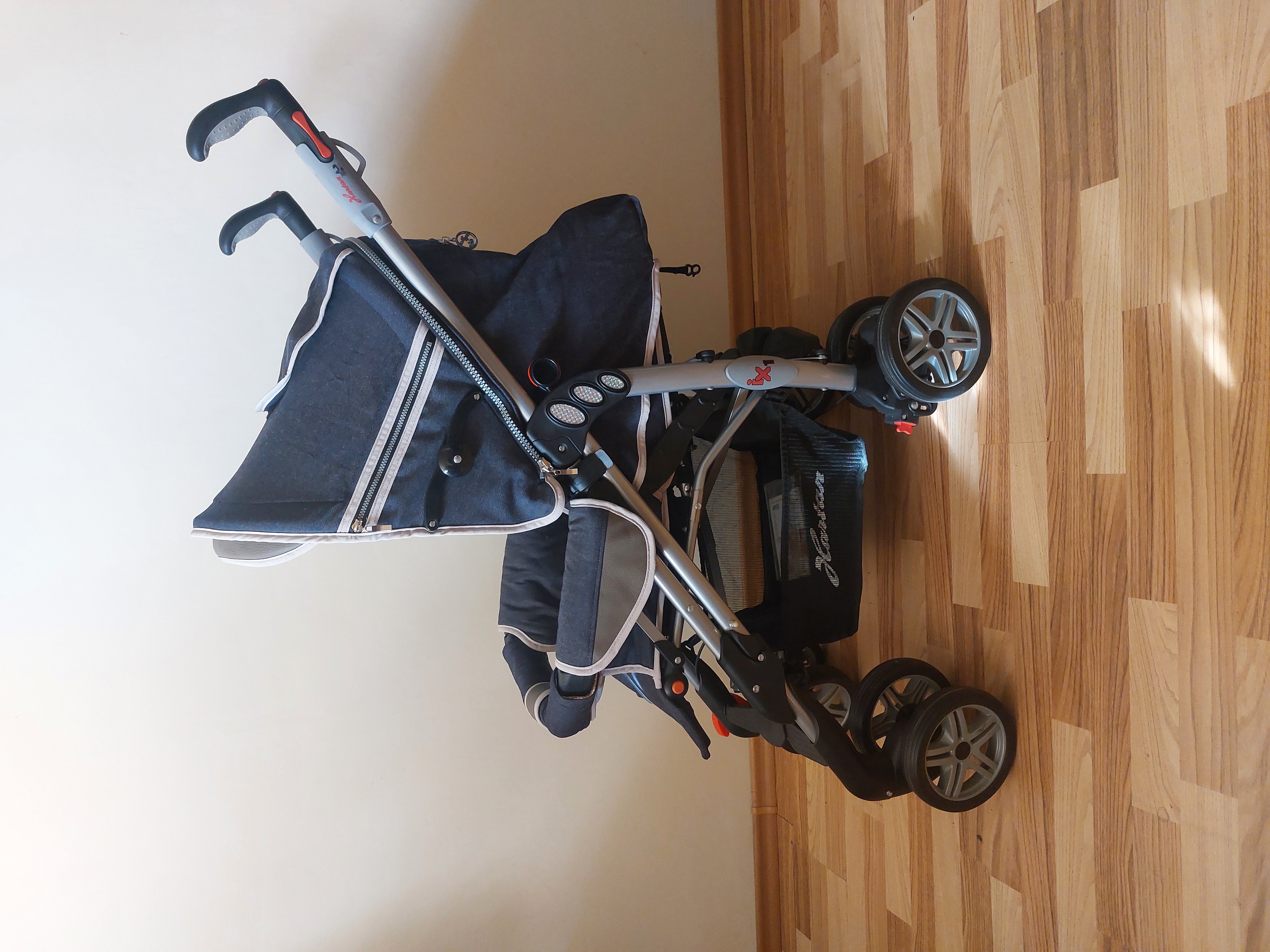 HARTAN Buggy iX1 vežimėlis-skėtukas