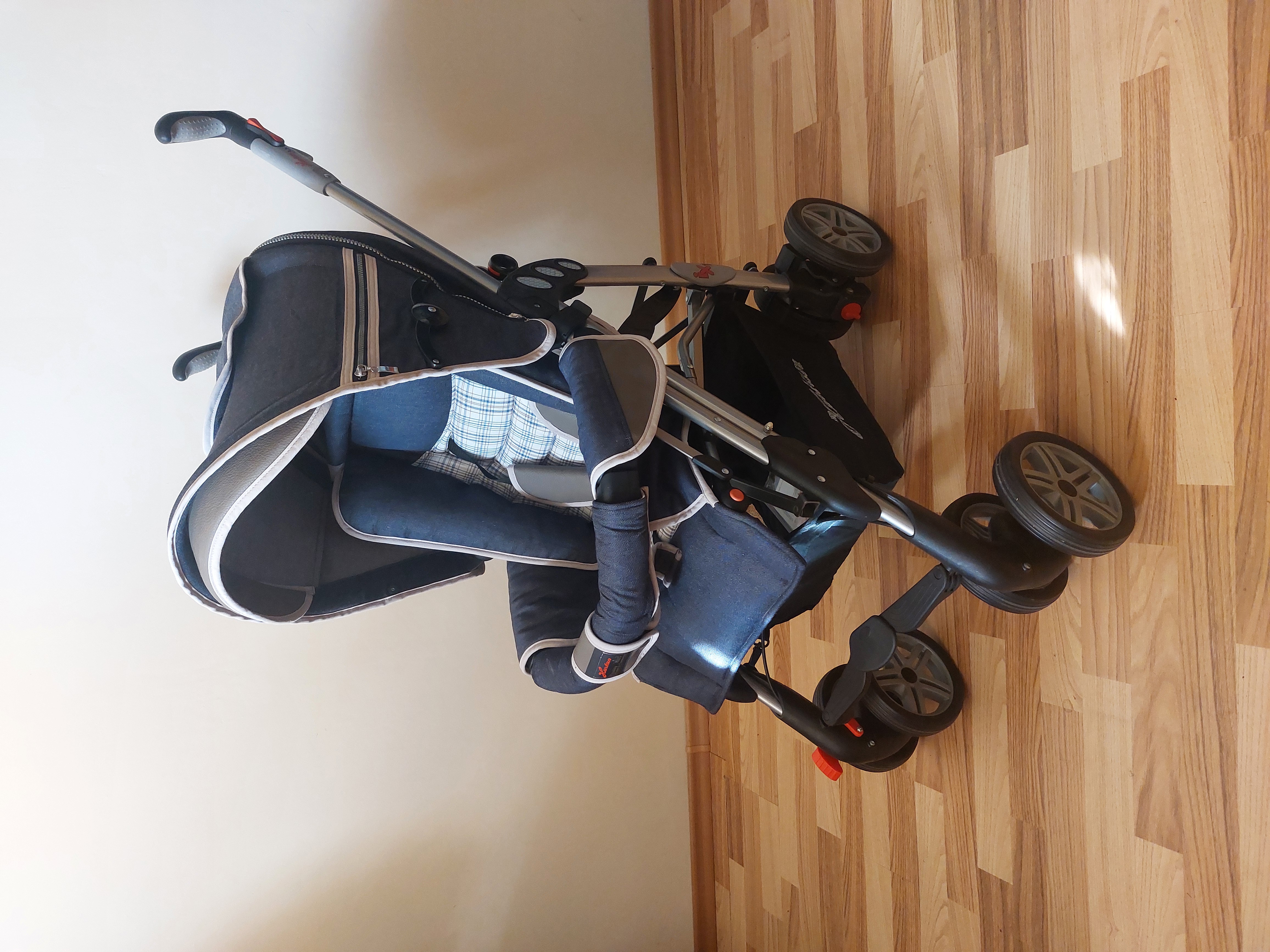 HARTAN Buggy iX1 vežimėlis-skėtukas