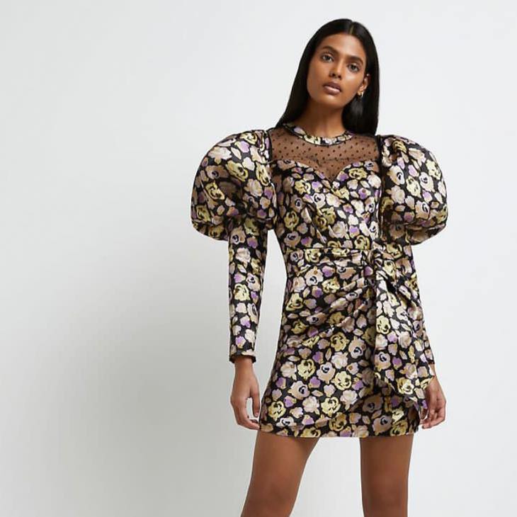 Suknelė su pūstomis rankovėmis