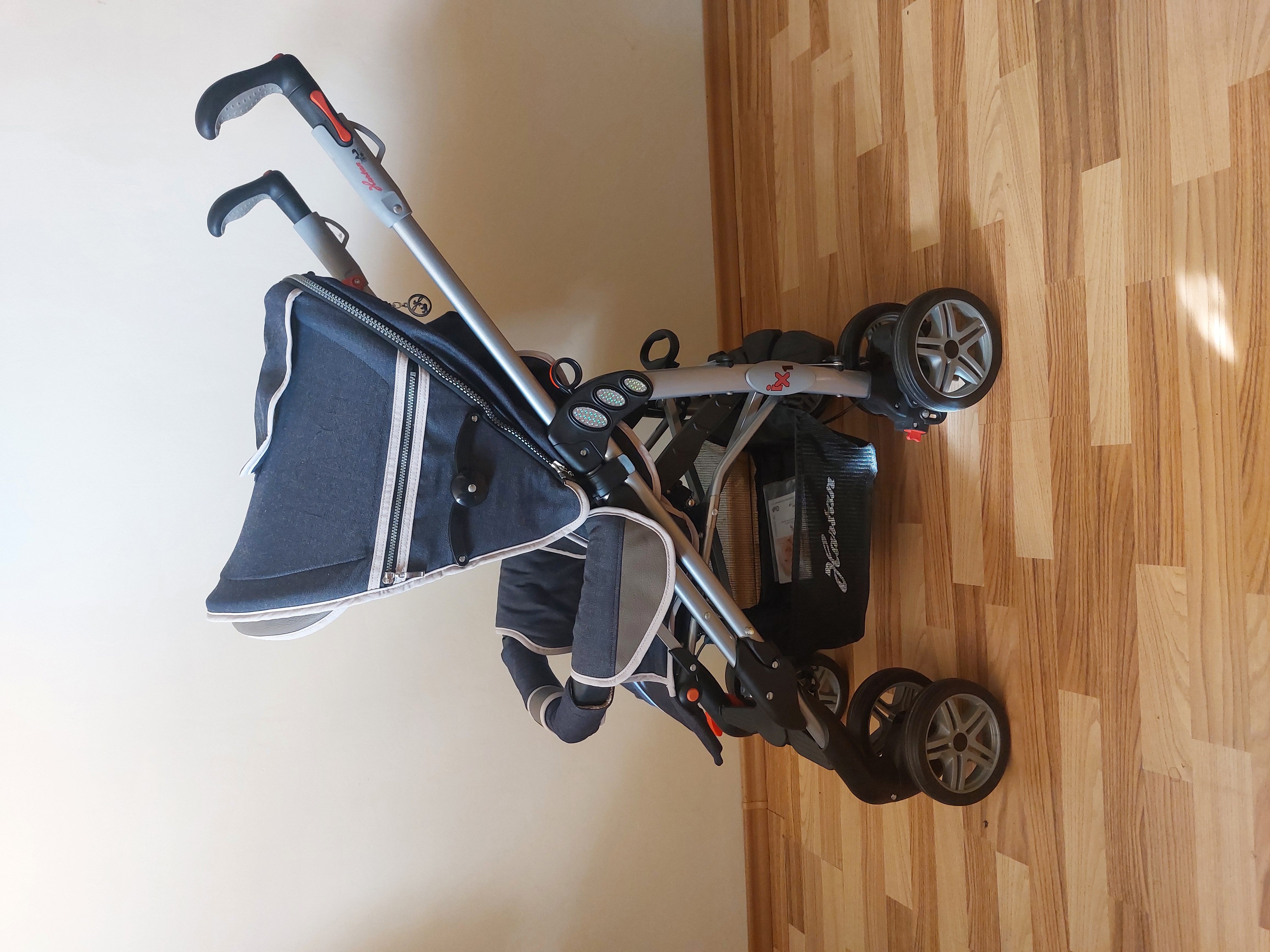 HARTAN Buggy iX1 vežimėlis-skėtukas