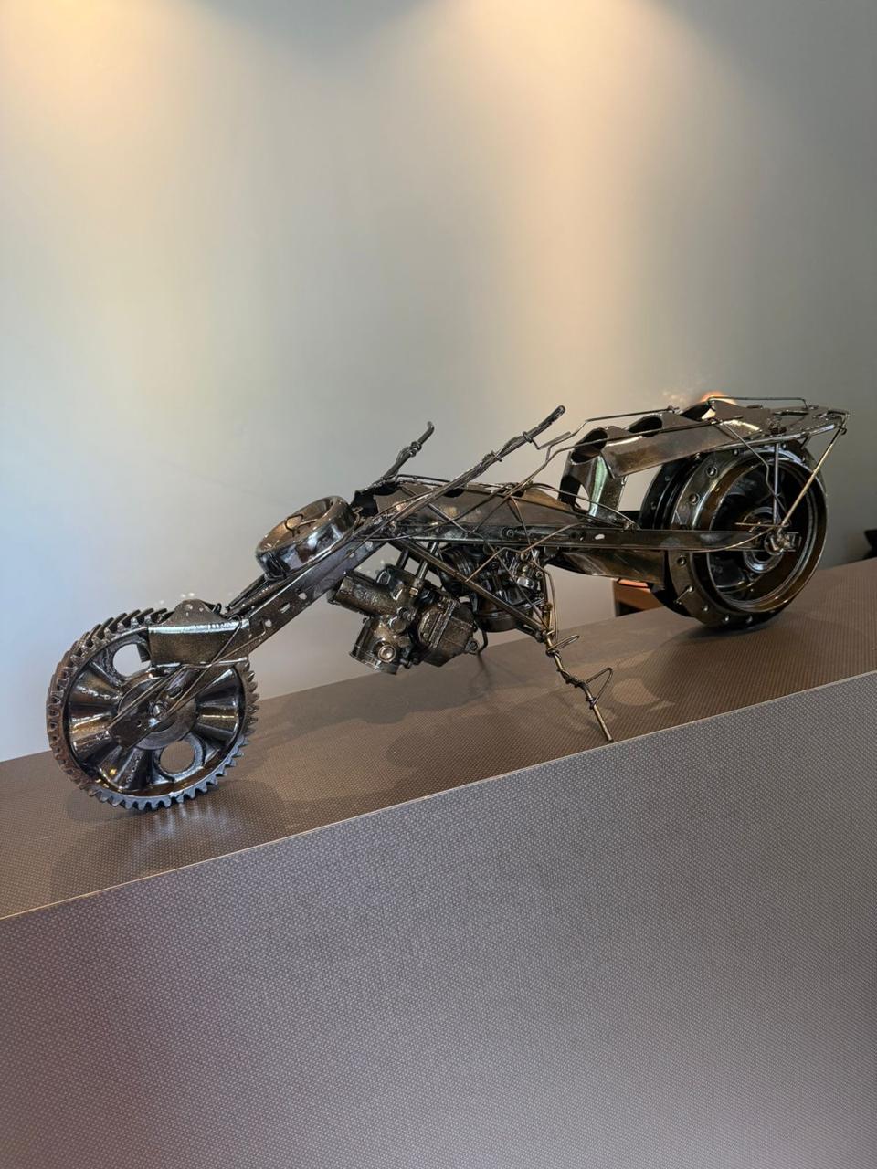 MOTO ESCULTURA