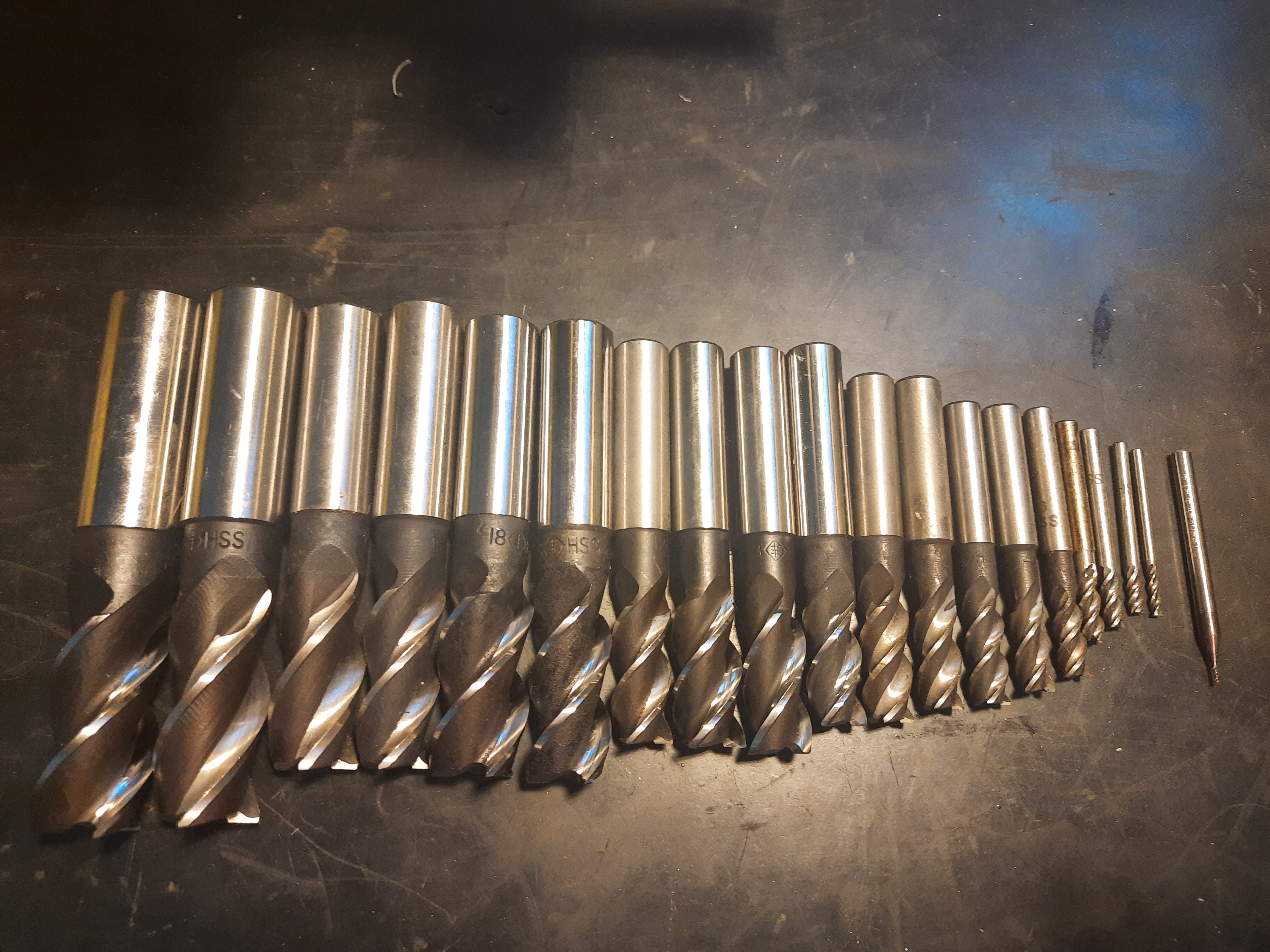 Jeu de 20 forets de fraisage de différentes tailles 