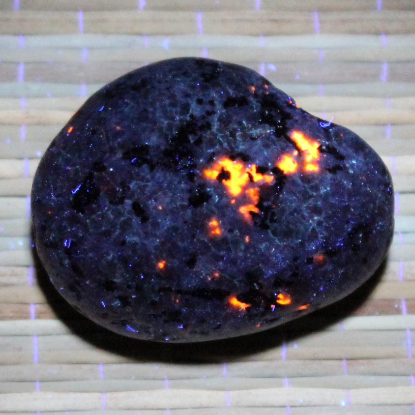 Yooperlite Rock Weighs 0.9 Ounces