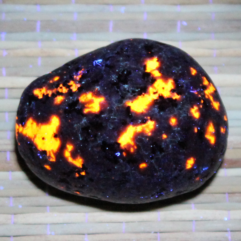 Yooperlite Rock Weighs 0.9 Ounces