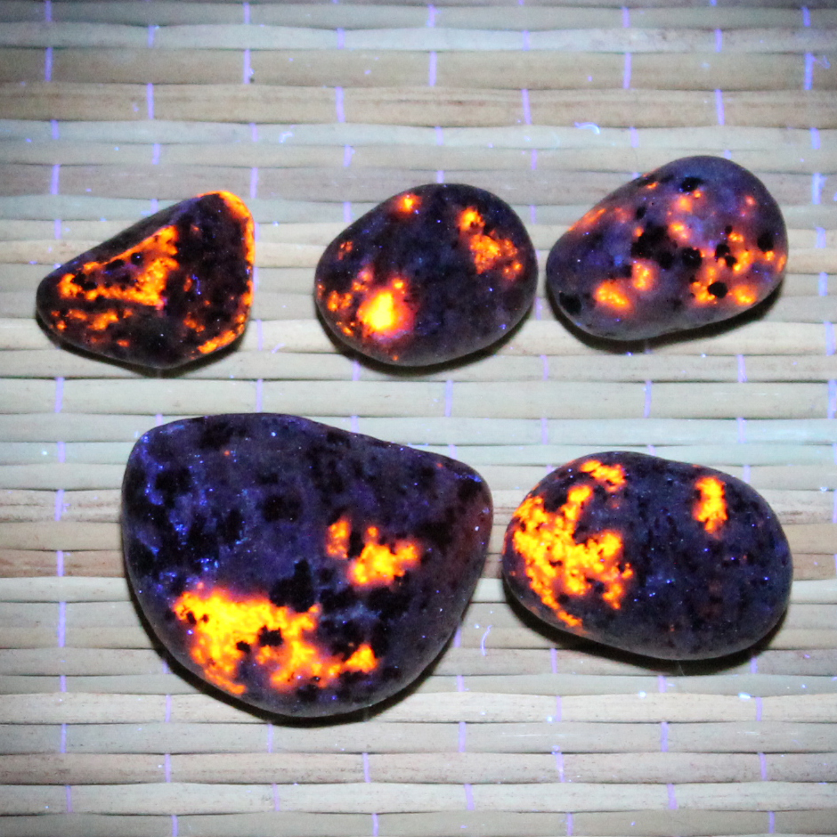 Set of 5 Small Yooperlite Rocks Weighs 0.5 Ounces