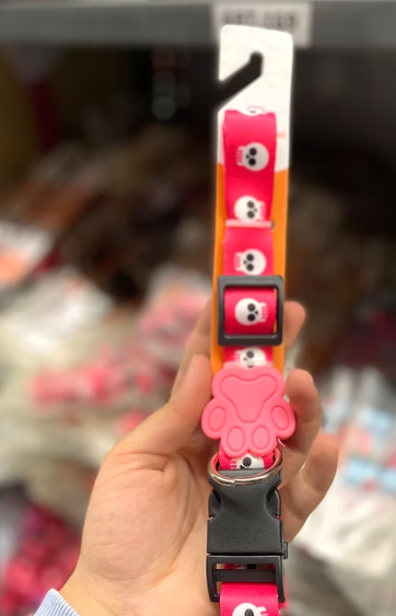 Collar de seda con diseños 