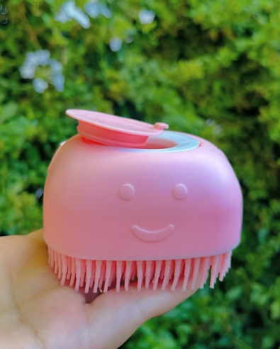 Cepillo de baño con dispensador 