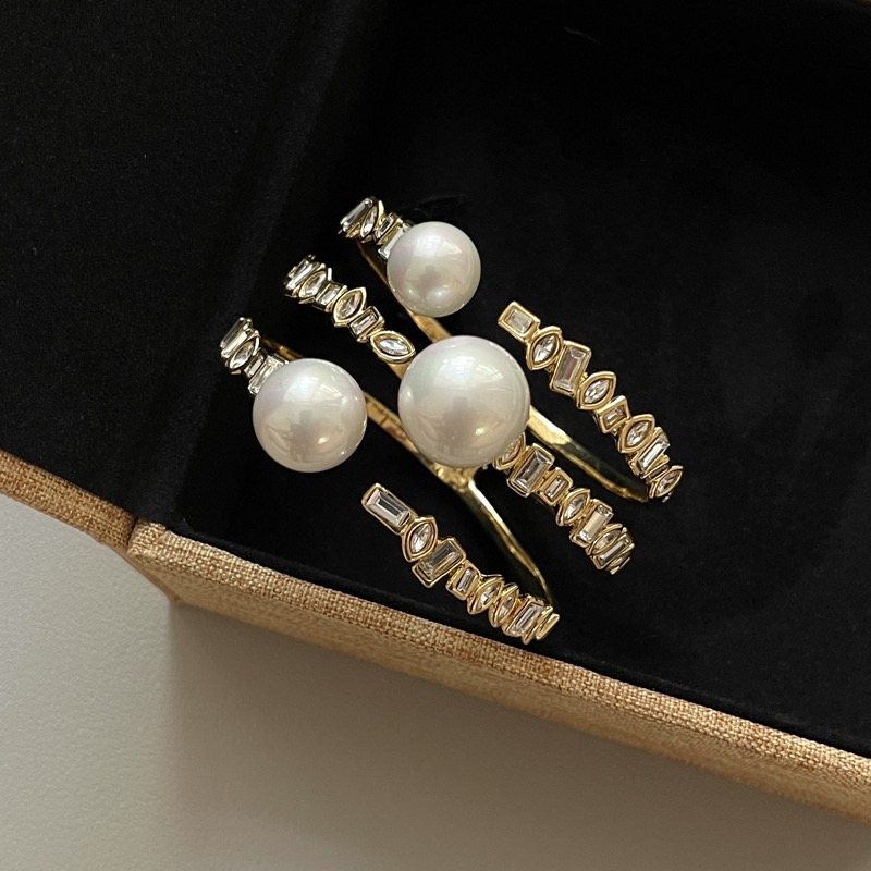 AB Stunning Gemstones and Pearls Bracelet