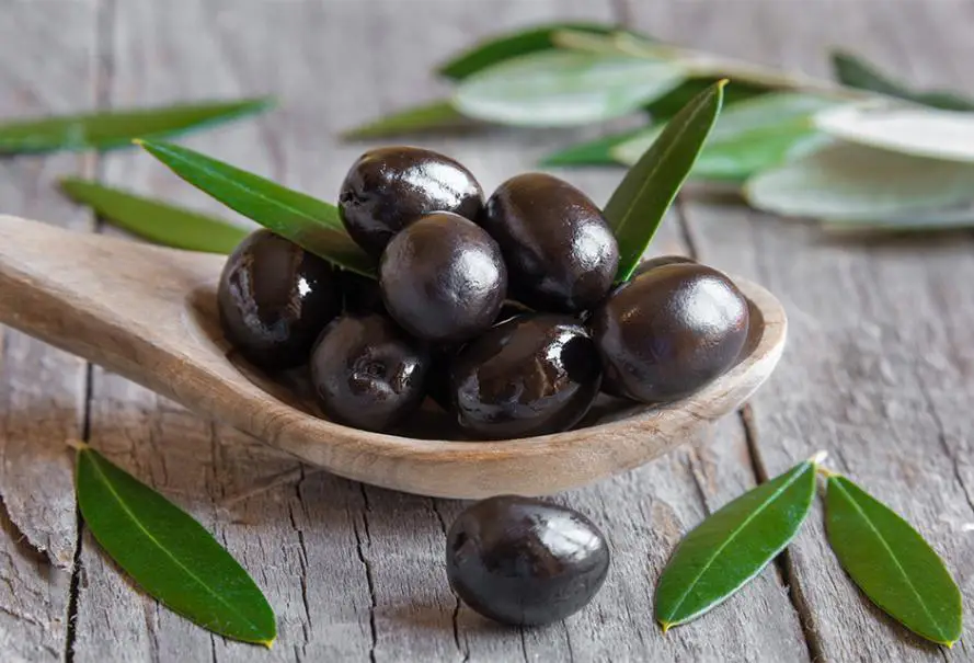 Olives noires noyautées