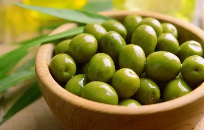 Olives vertes noyautées Avec noyau