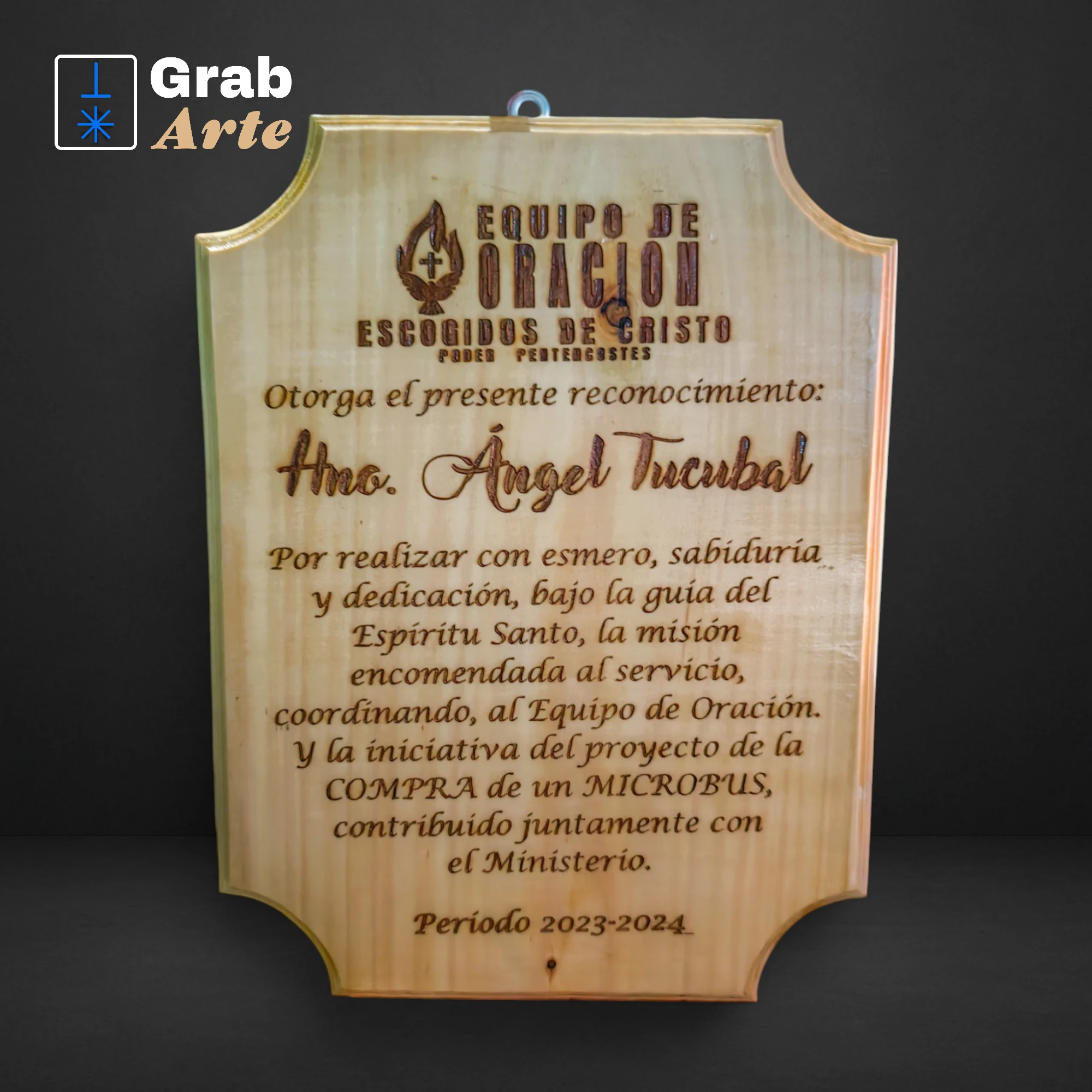 Reconocimiento grabado en madera