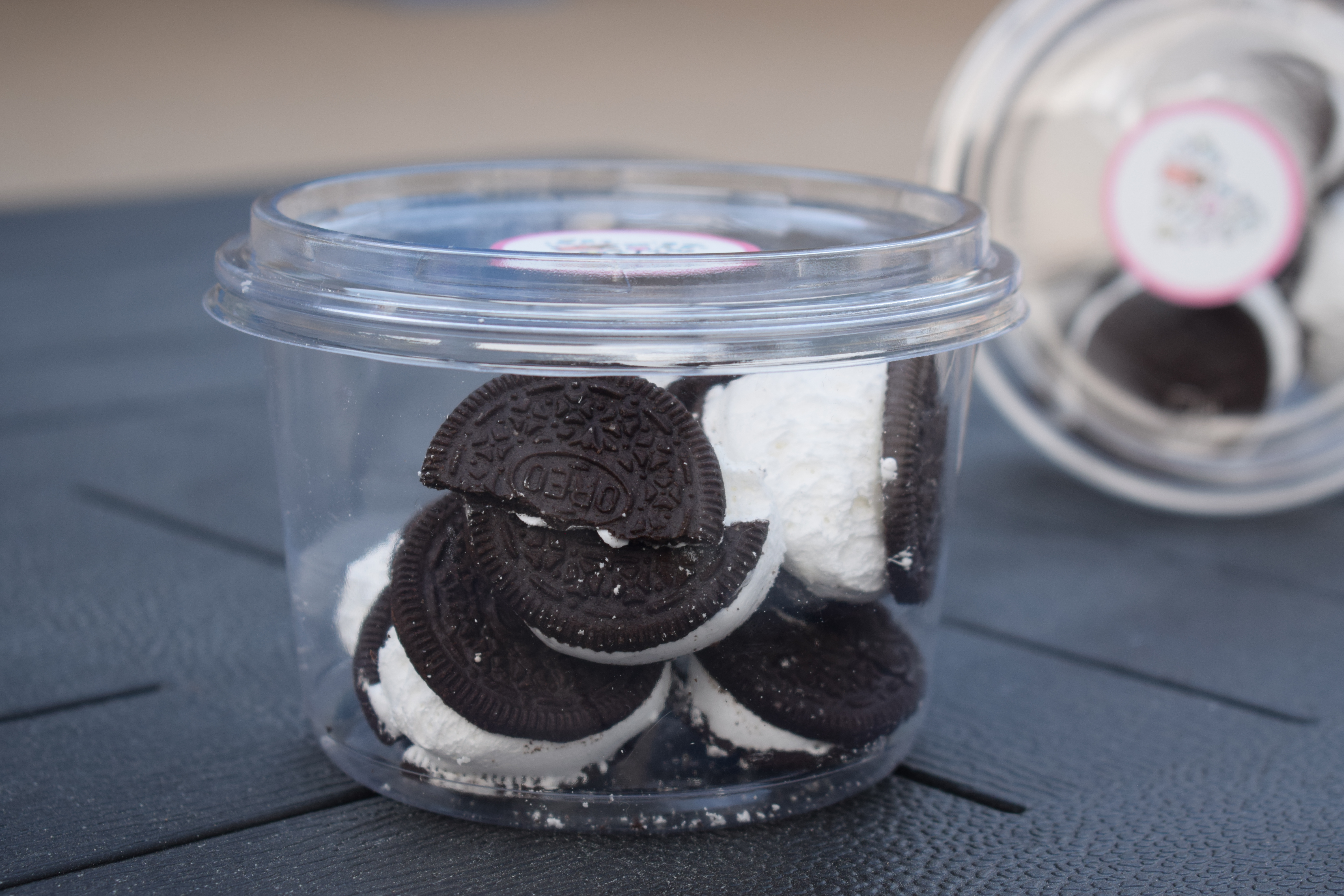 Freeze-Dried Marshmallow Oreo - اوريو محشي كريمة المارشملو