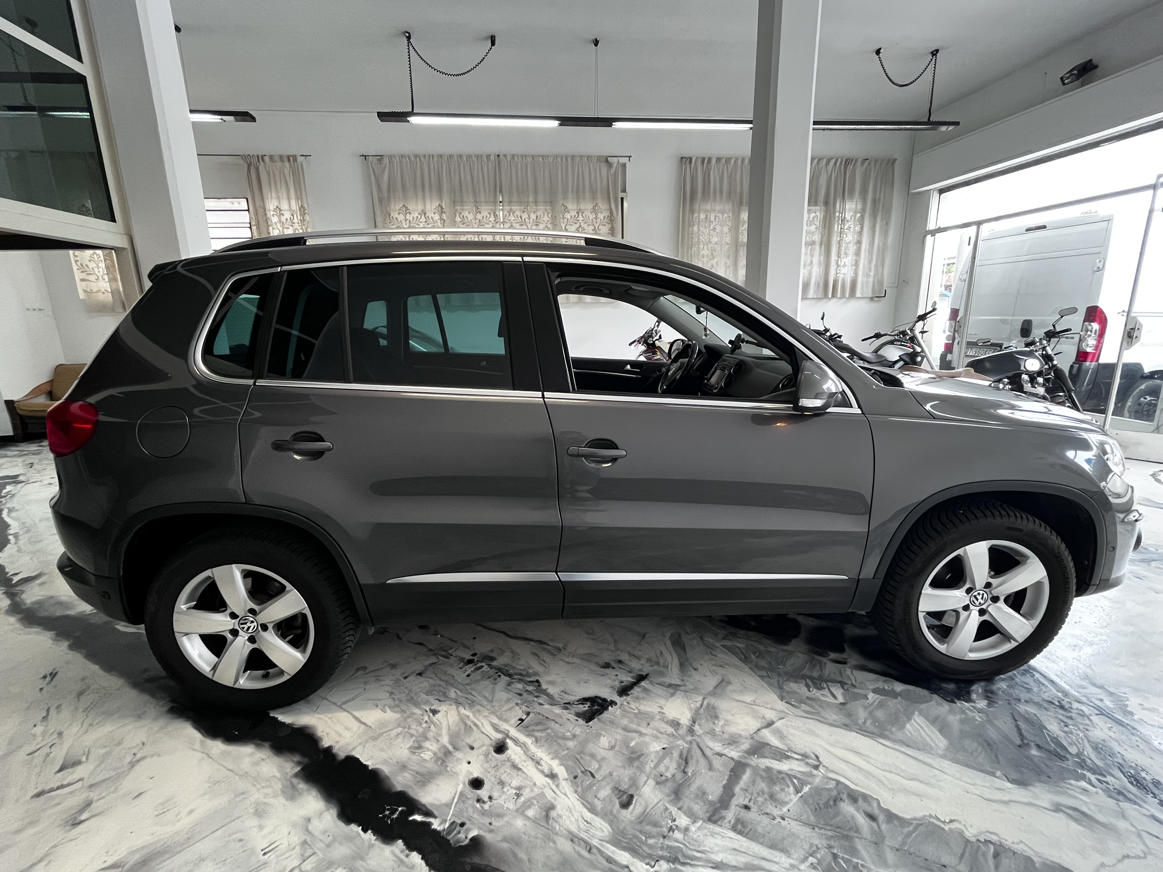 VOLKSWAGEN TIGUAN 4 MOTION