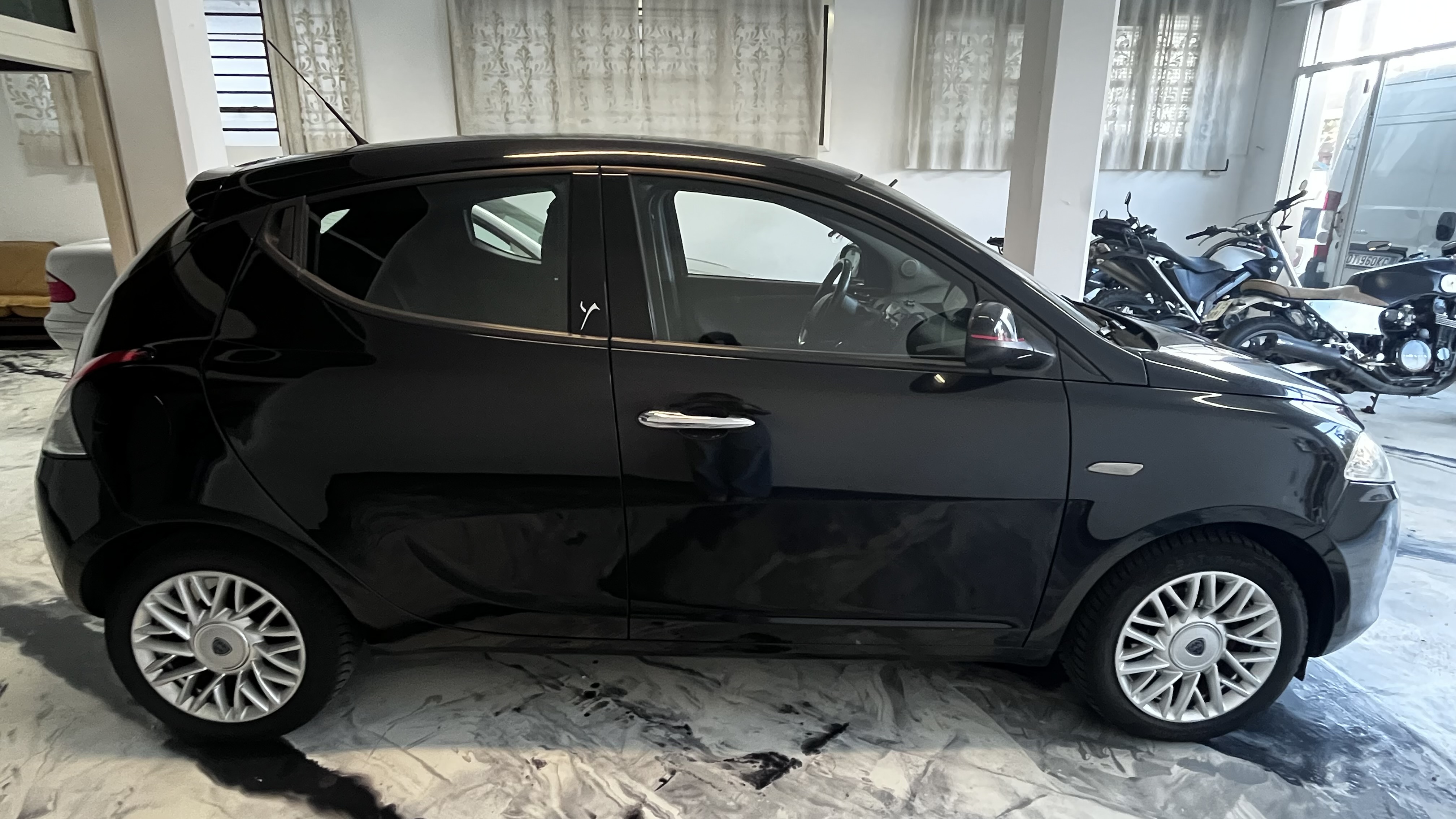 LANCIA YPSILON