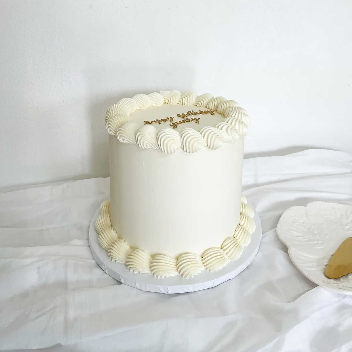 Signature 6" Cake (Feeds 6)