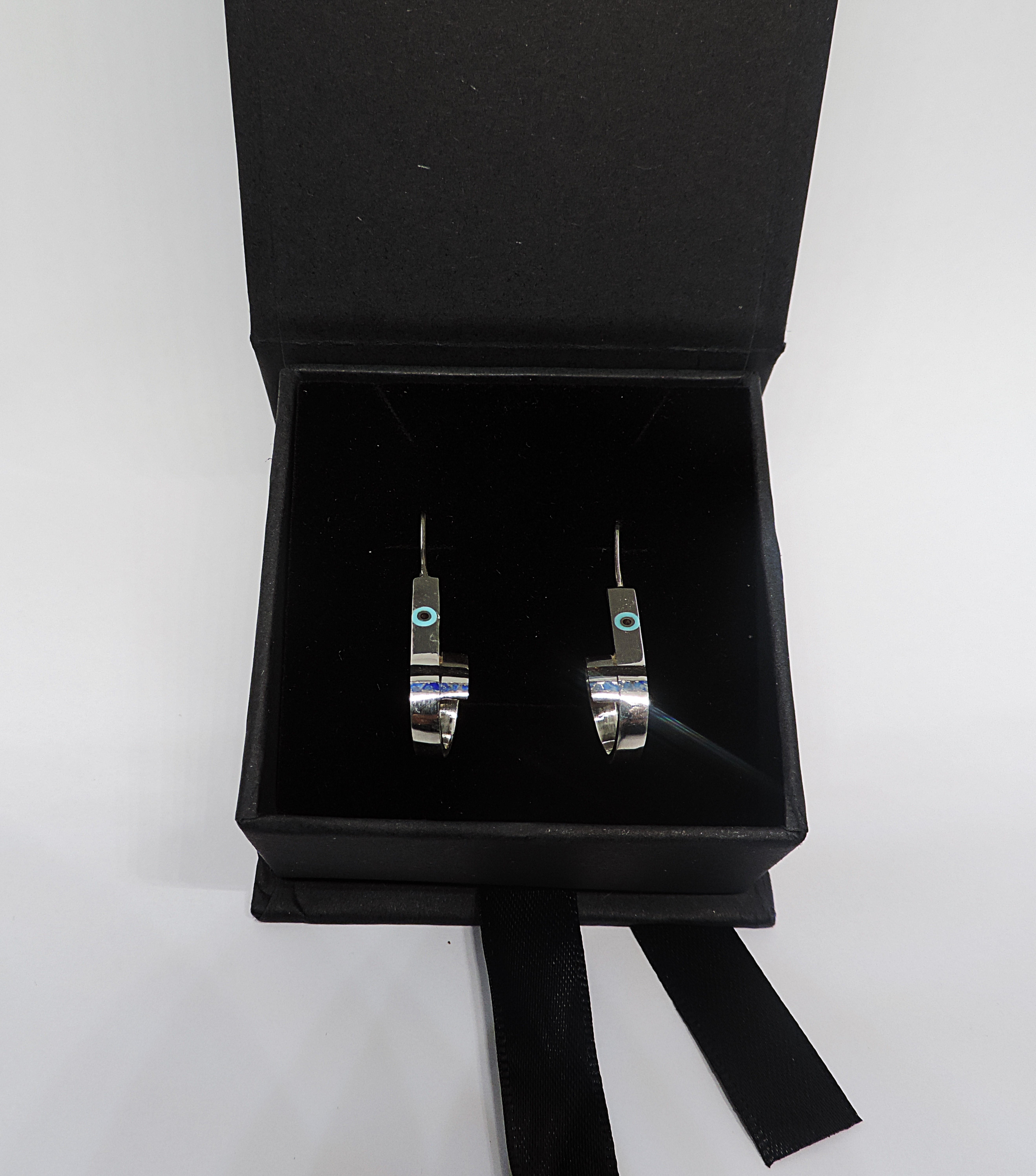 Boucles d'oreilles d'Une Borondo