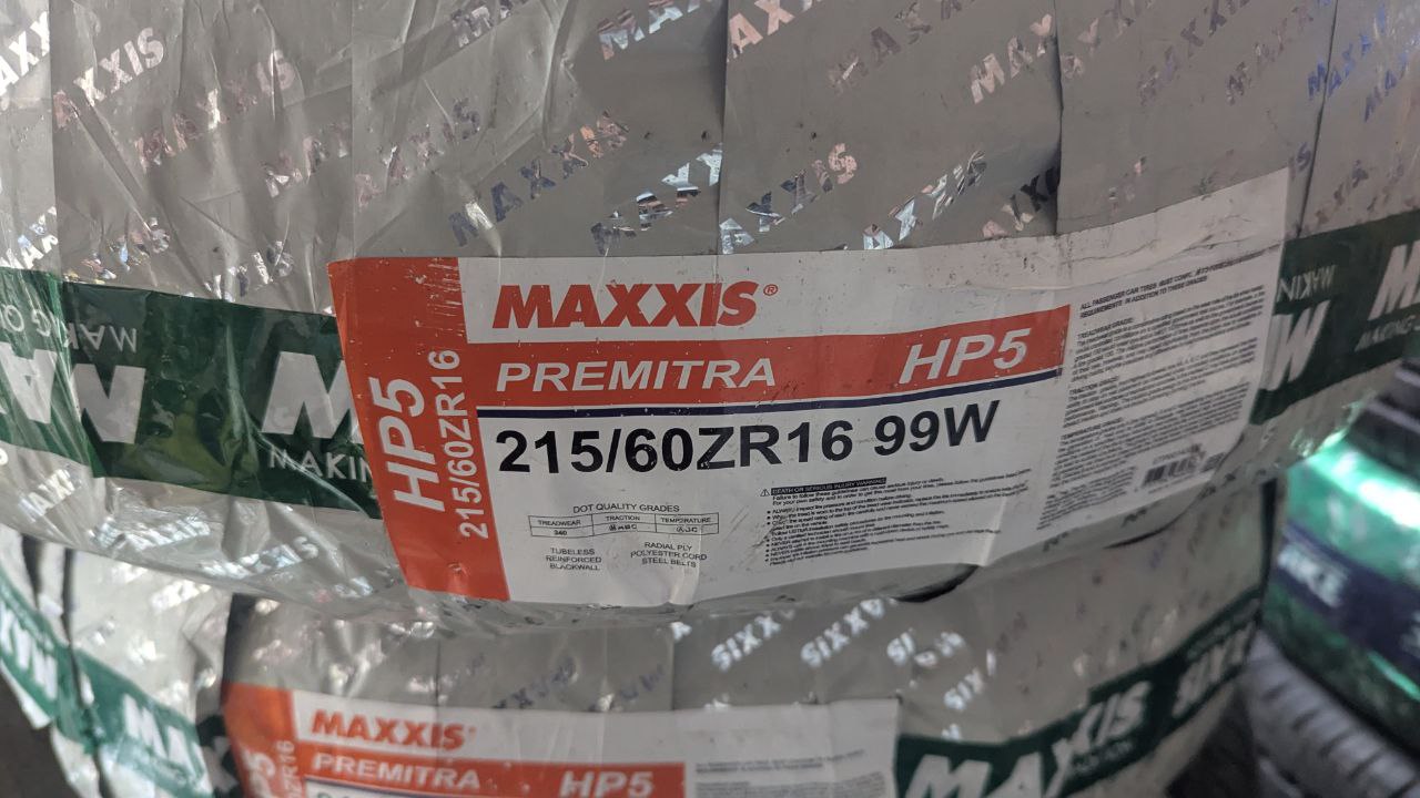 215/60 R16 Maxxis
