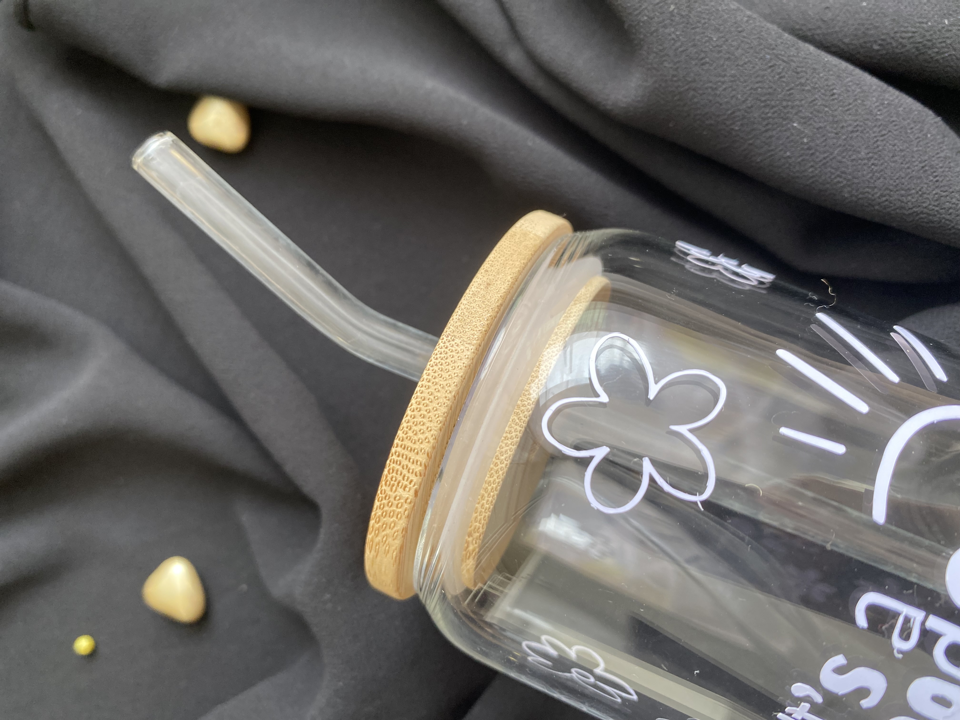 gourde en verre avec paille