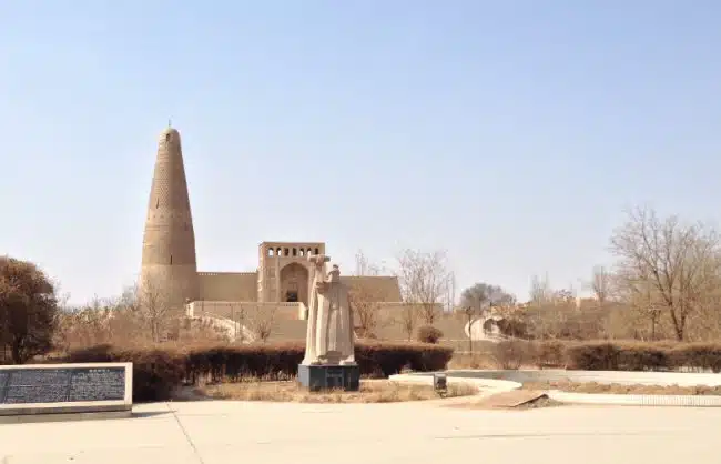 Vivi la Leggenda, Porta a Casa la Meraviglia - Via della Seta: Tour Fotografico nel Cuore dello Xinjiang e del Lago Kanas