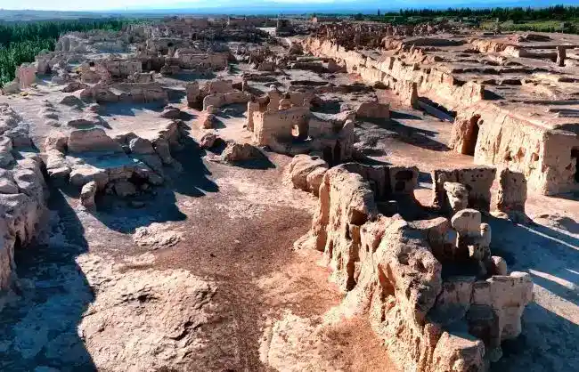 Vivi la Leggenda, Porta a Casa la Meraviglia - Via della Seta: Tour Fotografico nel Cuore dello Xinjiang e del Lago Kanas